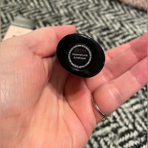 🌟HP🌟 QTY 2 ILLUMINATING Stick LOVE Glow Balm Avon MOONSTRUCK Discontinued!! - Picture 8 of 10